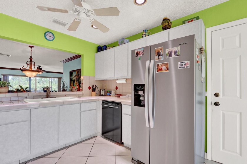Excellent opportunity to own this 2 bed, 2 bath home close to - photo 19
