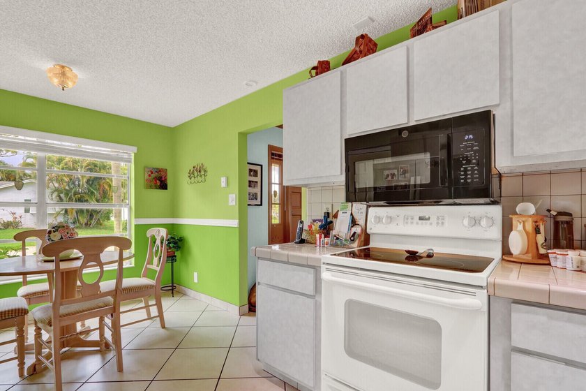 Excellent opportunity to own this 2 bed, 2 bath home close to - photo 21