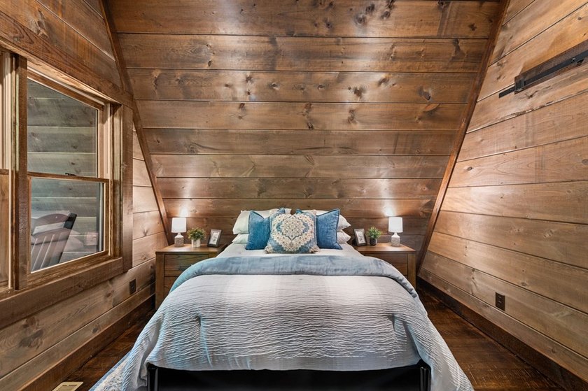 The Ultimate Creekfront Cabin Experience ~ Wake up to the sound - photo 24