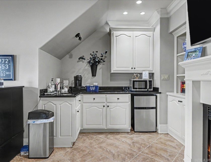 Experience luxury lake living at its finest in the prestigious - photo 34