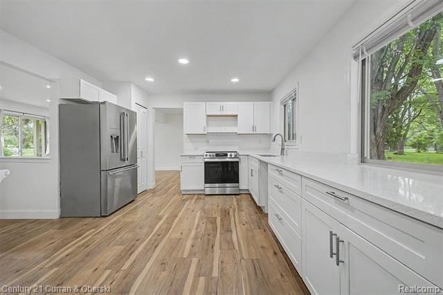 Welcome home to this beautiful 4 bedroom, 1.5 bathroom, 2-story - photo 12