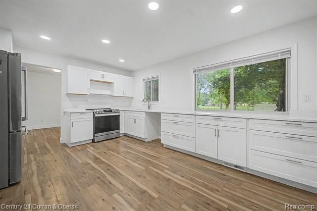 Welcome home to this beautiful 4 bedroom, 1.5 bathroom, 2-story - photo 13