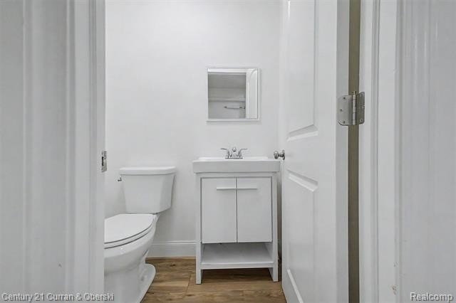 Welcome home to this beautiful 4 bedroom, 1.5 bathroom, 2-story - photo 18