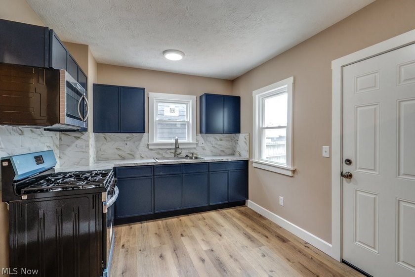 Move-in ready with extensive updates! New windows, flooring - photo 10