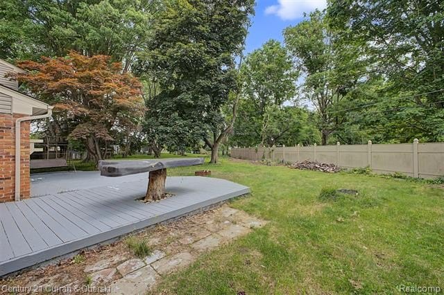 Welcome home to this beautiful 4 bedroom, 1.5 bathroom, 2-story - photo 32