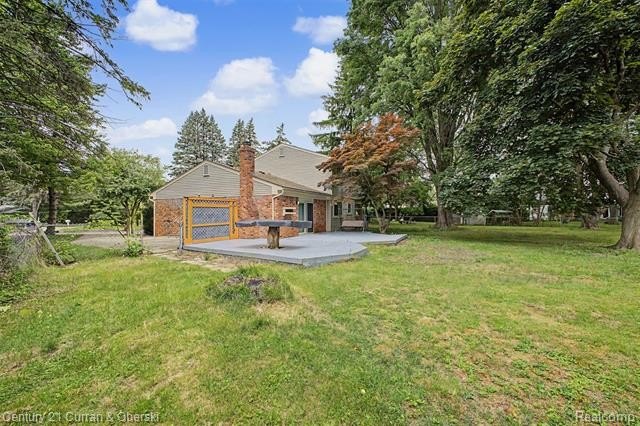 Welcome home to this beautiful 4 bedroom, 1.5 bathroom, 2-story - photo 33