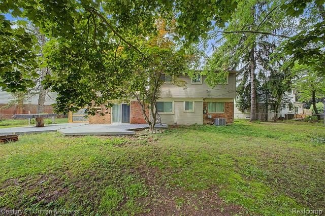 Welcome home to this beautiful 4 bedroom, 1.5 bathroom, 2-story - photo 34
