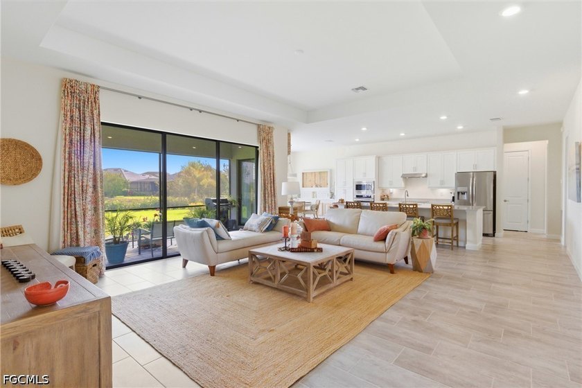 Highly desirable and only Oakmont, single story 4-bedroom home - photo 3