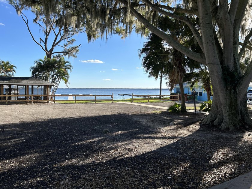 AMAZING INVESTMENT OPPORTUNITY! With 3 individual structures and - photo 11