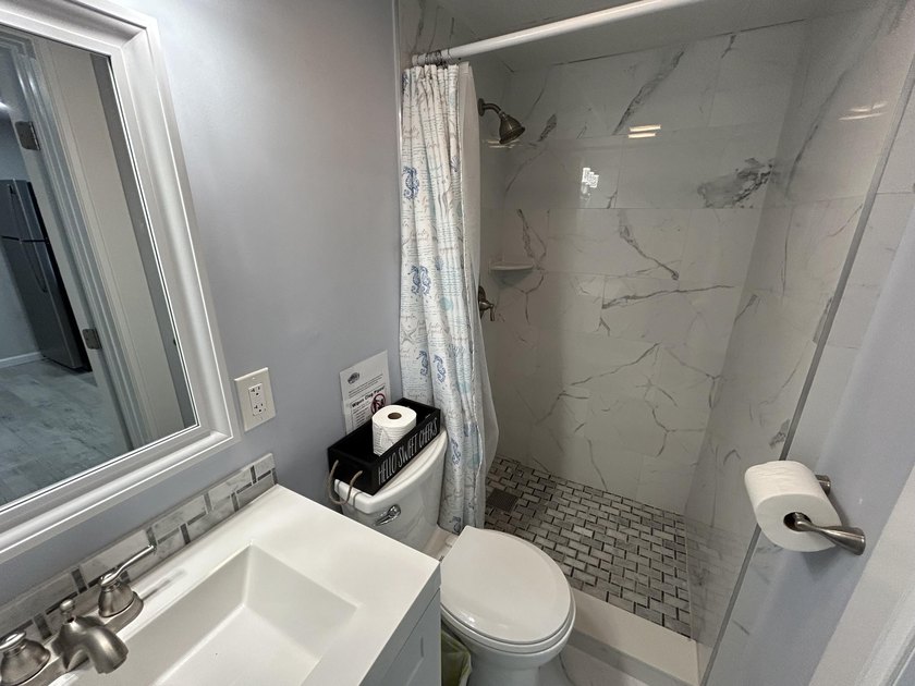 AMAZING INVESTMENT OPPORTUNITY! With 3 individual structures and - photo 18