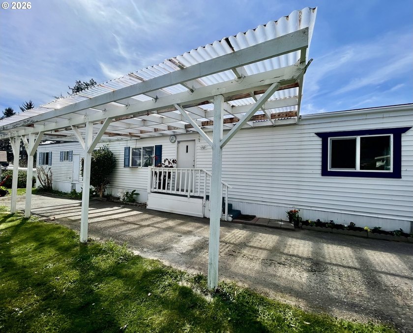 Welcome to this charming home, tucked into a peaceful community - photo 23