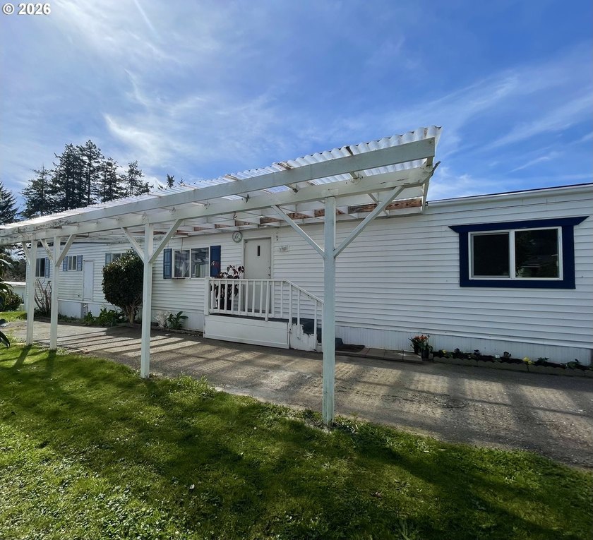 Welcome to this charming home, tucked into a peaceful community - photo 24