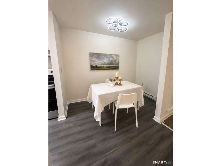 Move right into this beautifully updated 1-bedroom, 1-bath condo - photo 14
