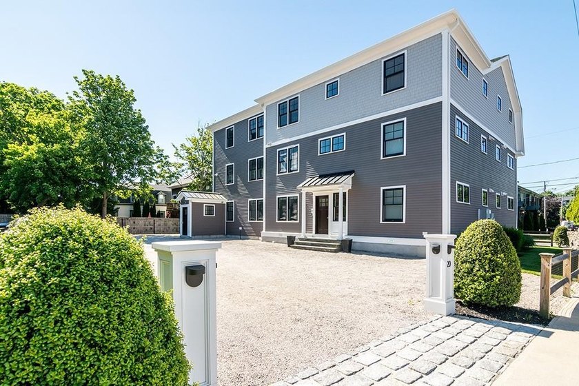 Rare find in the heart of Newport! This young, FIRST FLOOR ONE - photo 2