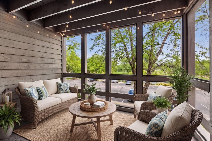 Move right into this beautifully updated condo featuring a - photo 2