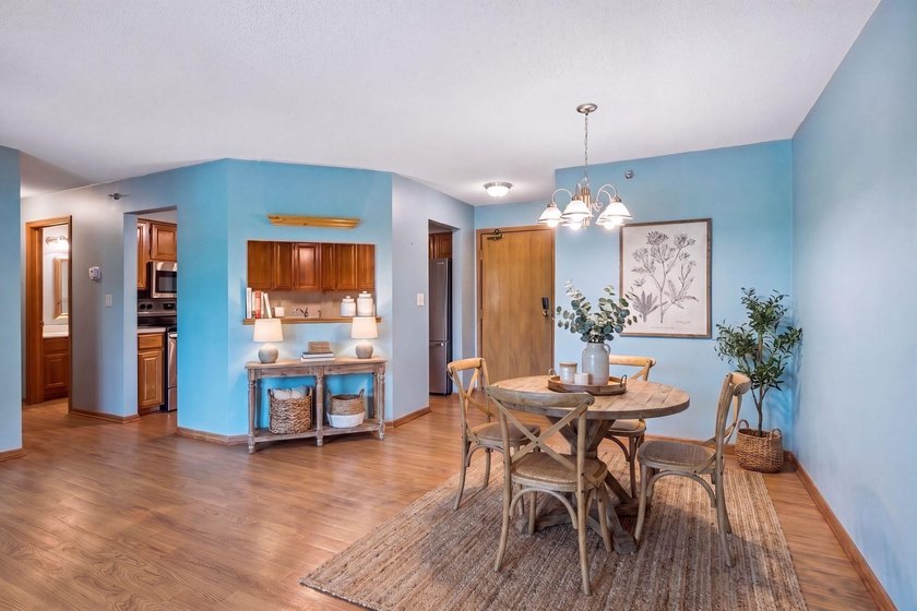 Move right into this beautifully updated condo featuring a - photo 3