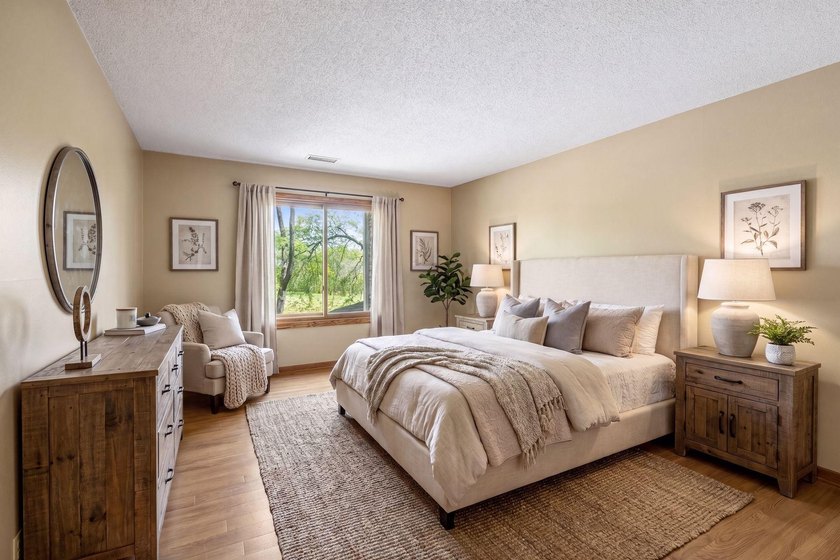 Move right into this beautifully updated condo featuring a - photo 5