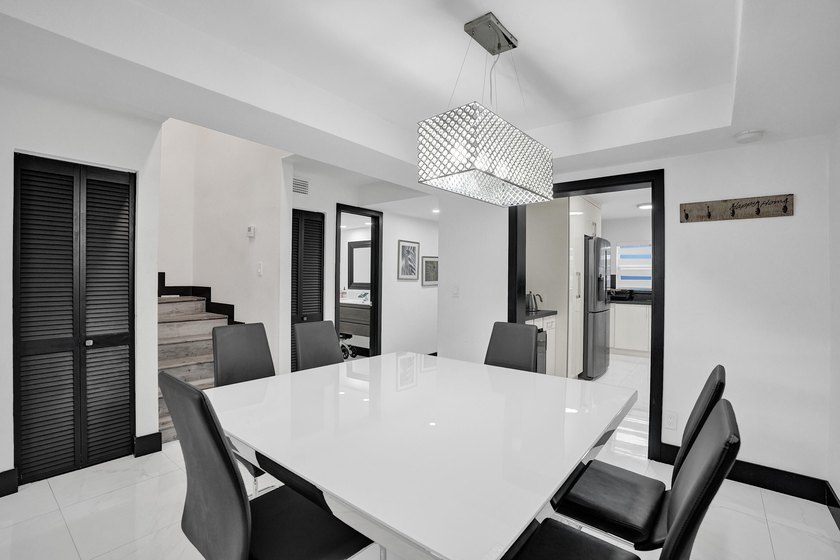 Beautifully updated 3-bedroom, 2.5-bath townhouse in a highly - photo 8