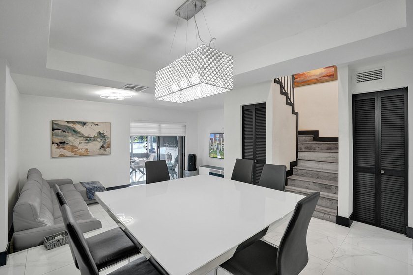 Beautifully updated 3-bedroom, 2.5-bath townhouse in a highly - photo 10