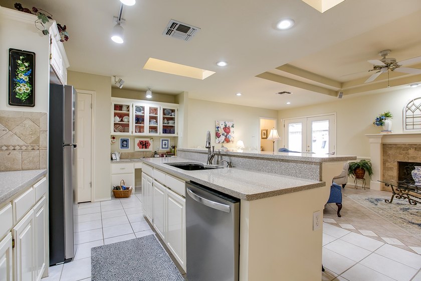 Located at 5511 Fairway Drive in Bentwood Country Club, San - photo 17
