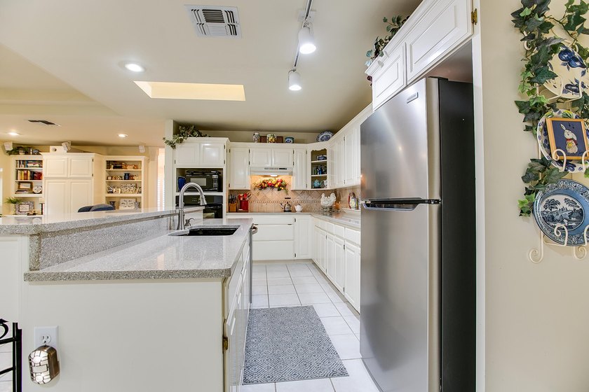 Located at 5511 Fairway Drive in Bentwood Country Club, San - photo 18