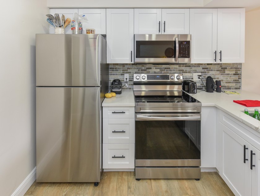 Welcome to your next smart move - a fully remodeled coastal - photo 2