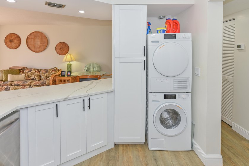 Welcome to your next smart move - a fully remodeled coastal - photo 3