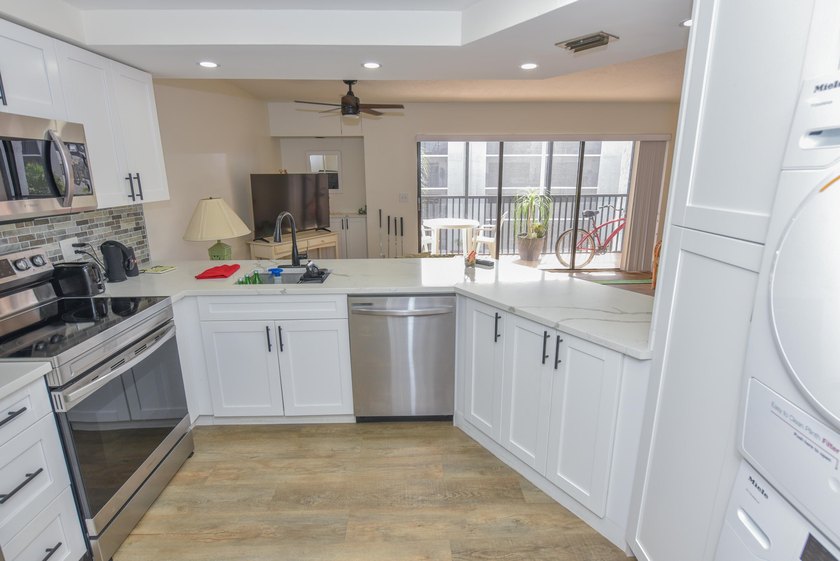 Welcome to your next smart move - a fully remodeled coastal - photo 6