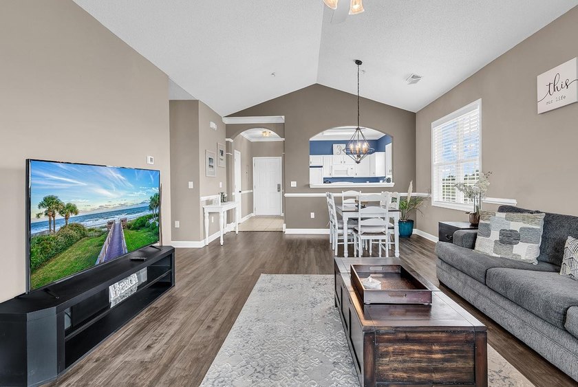 Top-floor 2-bedroom, 2-bath condo in The Havens at Barefoot - photo 8