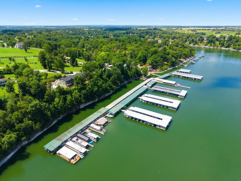 Lake Living Meets Investment Opportunity! Escape to the lake - photo 5
