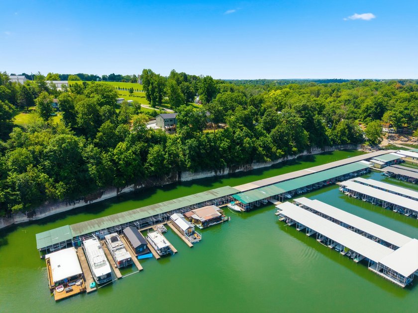 Lake Living Meets Investment Opportunity! Escape to the lake - photo 6