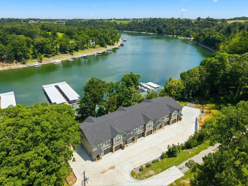 Lake Living Meets Investment Opportunity! Escape to the lake - photo 8