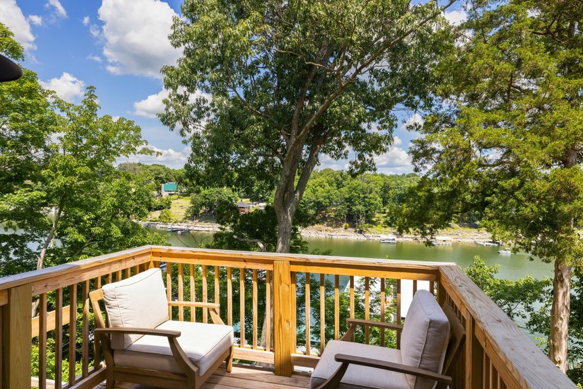 Lake Living Meets Investment Opportunity! Escape to the lake - photo 10