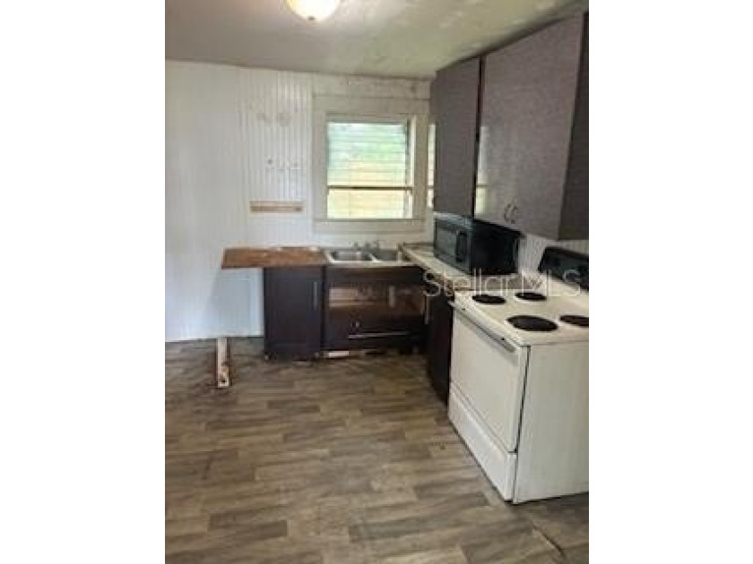 Come See this wonderful home in a very desirable location. Huge - photo 6