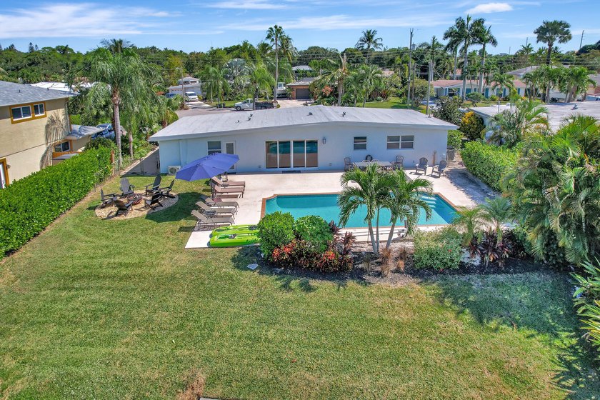 Enjoy the ultimate waterfront lifestyle in this exceptional - photo 3