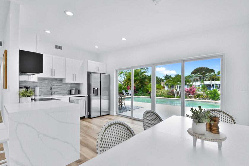 Enjoy the ultimate waterfront lifestyle in this exceptional - photo 10