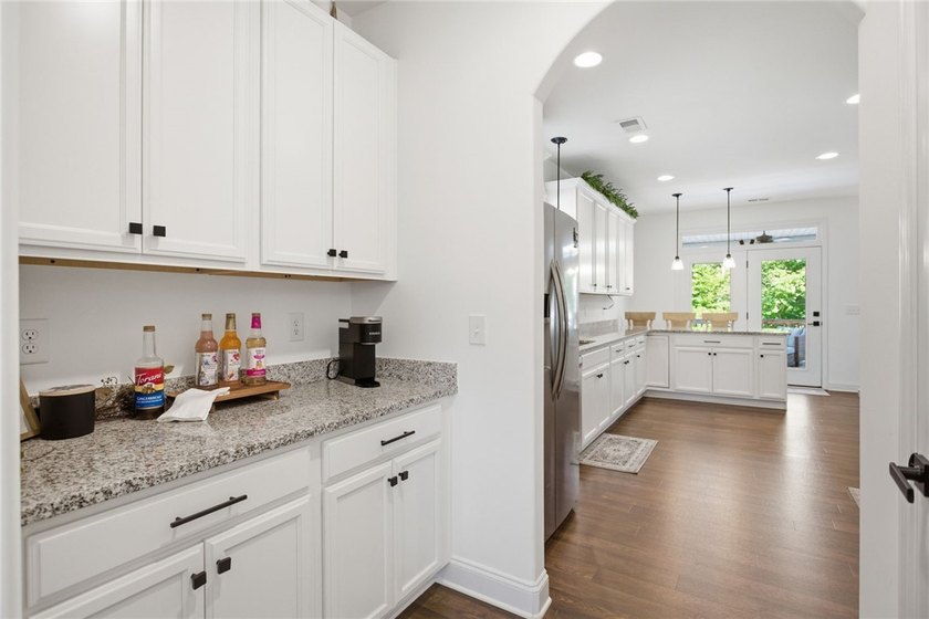 Welcome to your absolute dream home at 525 Sixteenth Cir - photo 12