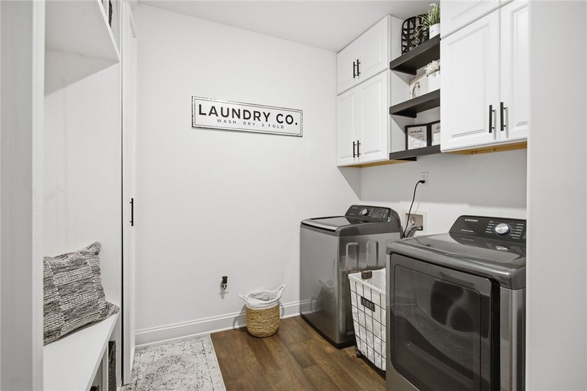 Welcome to your absolute dream home at 525 Sixteenth Cir - photo 14