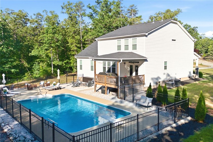 Welcome to your absolute dream home at 525 Sixteenth Cir - photo 36