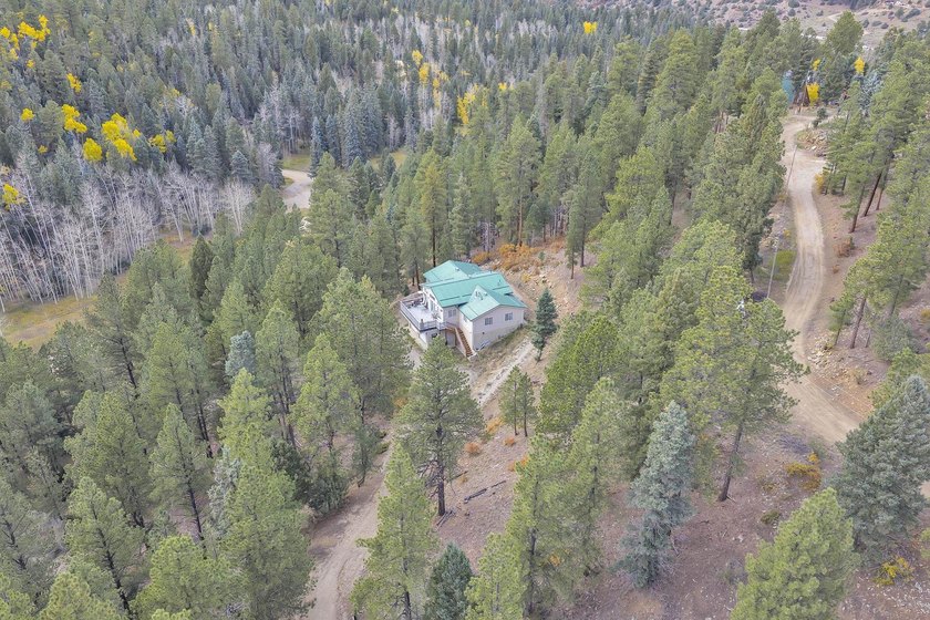Welcome to your mountain retreat at 23 Cielo Vista Trail in - photo 9