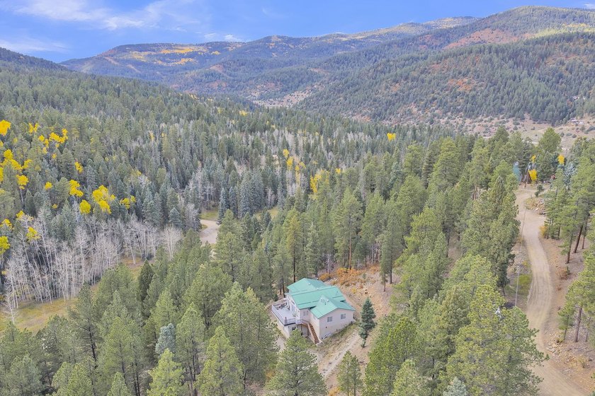 Welcome to your mountain retreat at 23 Cielo Vista Trail in - photo 10