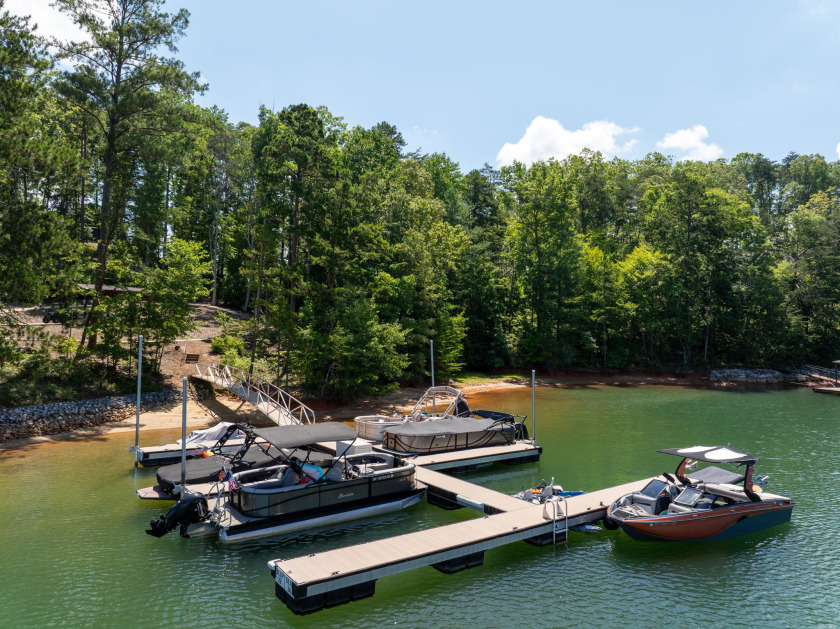 Like New, Lake Views, Deep Water Boat Slip in a Gated Community - photo 3
