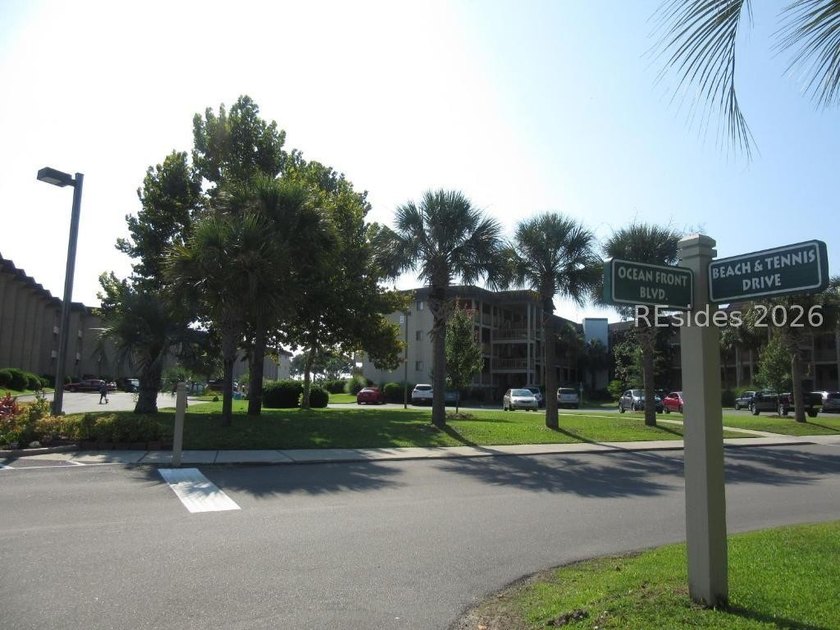 Beautifully updated, fully furnished 2-bedroom, 2-bath end-unit - photo 18