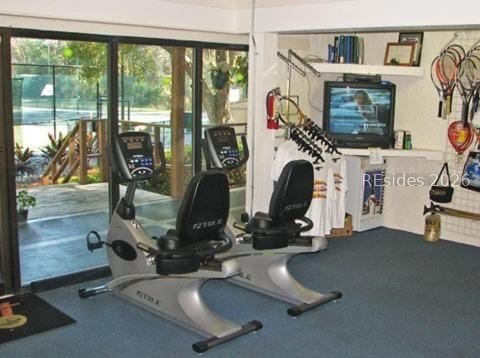 Beautifully updated, fully furnished 2-bedroom, 2-bath end-unit - photo 20