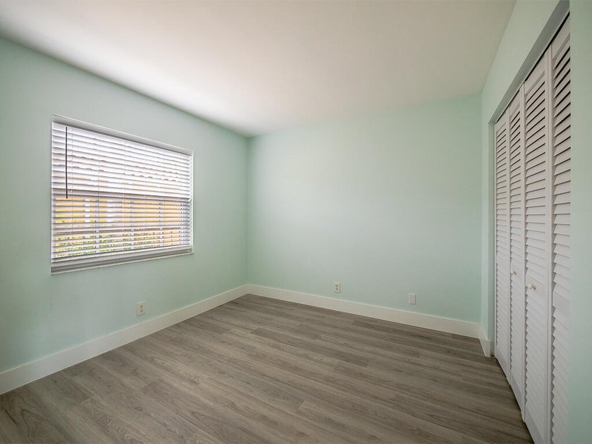 Experience luxury in waterfront Bay Reach, a gated community - photo 20