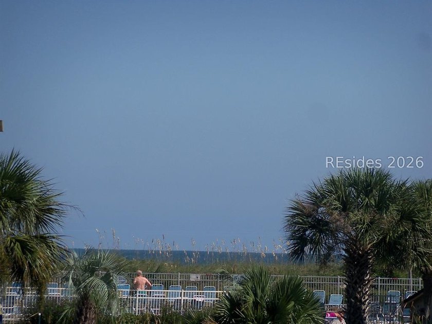 Beautifully updated, fully furnished 2-bedroom, 2-bath end-unit - photo 22