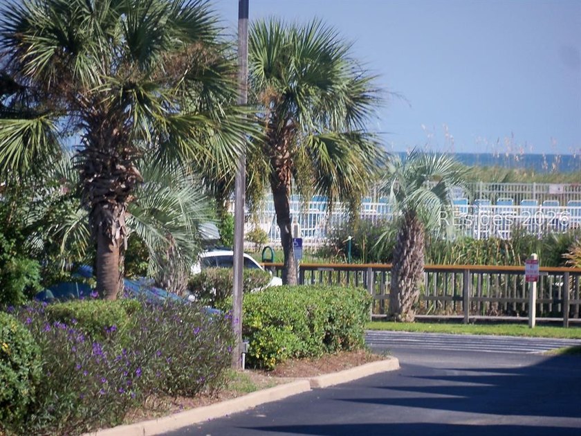 Beautifully updated, fully furnished 2-bedroom, 2-bath end-unit - photo 23