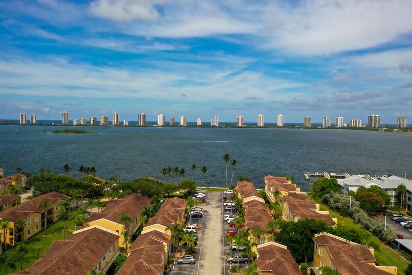 Experience luxury in waterfront Bay Reach, a gated community - photo 27