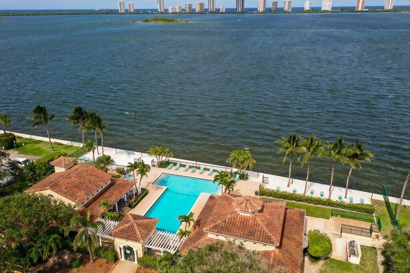 Experience luxury in waterfront Bay Reach, a gated community - photo 30