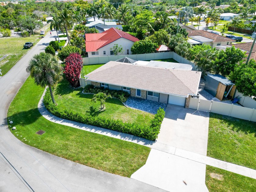 Welcome to this charming 3-bedroom, 2-bathroom single-story - photo 7